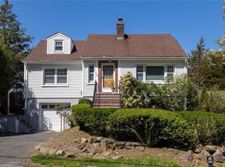 196 Orchard St, White Plains, NY
