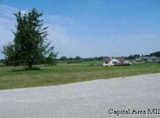 24 Park Pl, Petersburg, IL 62675