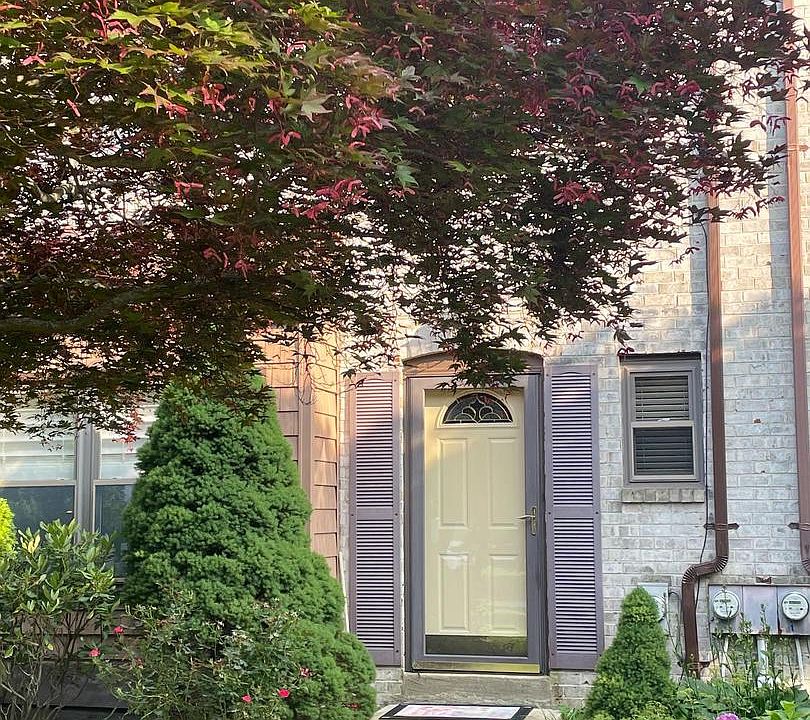 1st image of 74 Bishops Dr