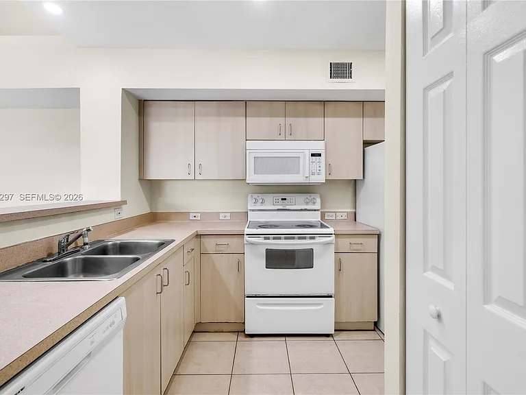 11185 SW 6th St #301 — Photo 10