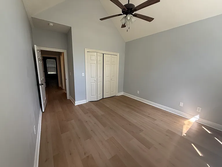 Oakmont Dr — Photo 12