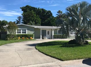 10205 4th St E, Treasure Island, FL 33706