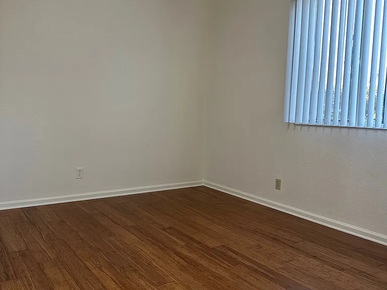 2320 W 24th St #1 — Photo 9
