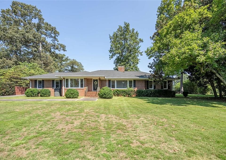 1st image of 112 College Cir