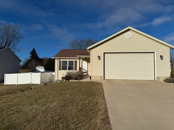704 W Division St, Dodgeville, WI 53533