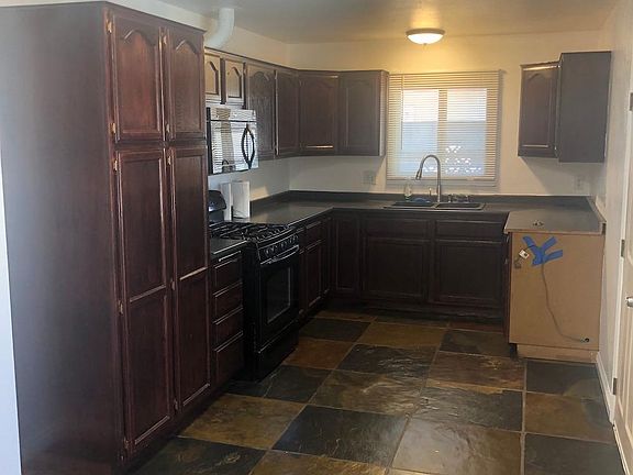 3rd image of 18981 Claremont Ct