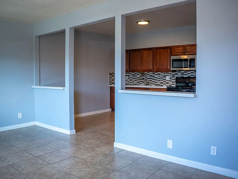 3637 E Oak St #6 — Photo 4