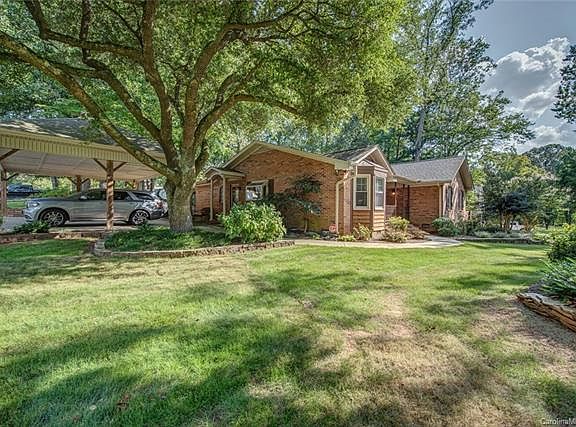 3rd image of 104 Harrison Ln