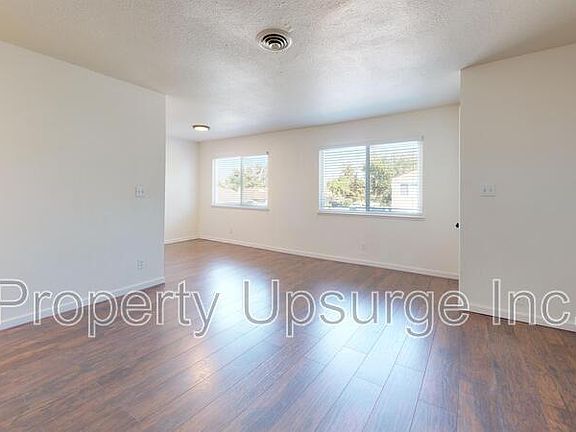 3rd image of 1356 Hobart Dr APT A