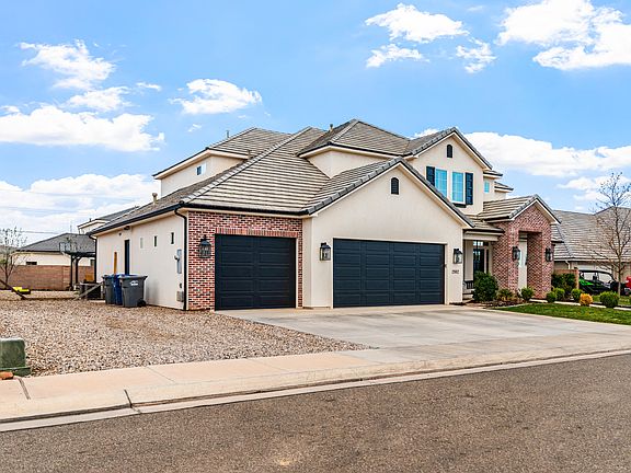 3rd image of 2902 E Sycamore Ln
