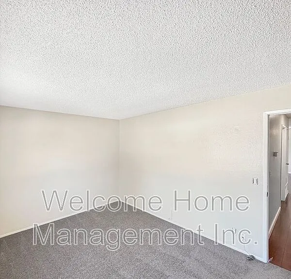 1037 Mohr Ln #D — Photo 9