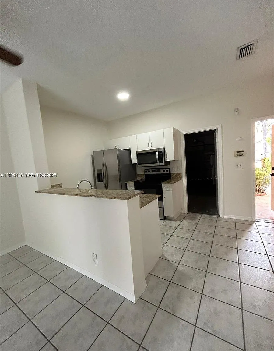 Sectors 3 & 4 Boundary Pl — Photo 3