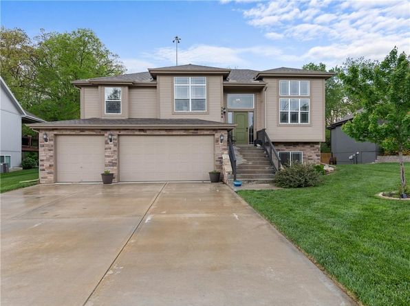 5084 NW Timberline Dr, Riverside, MO 64150