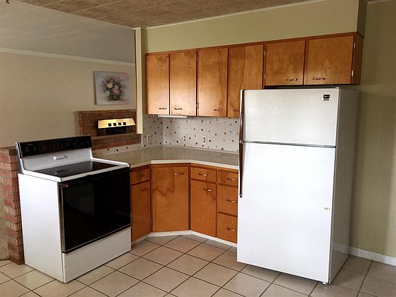 3rd image of 214 Mountain View Dr N
