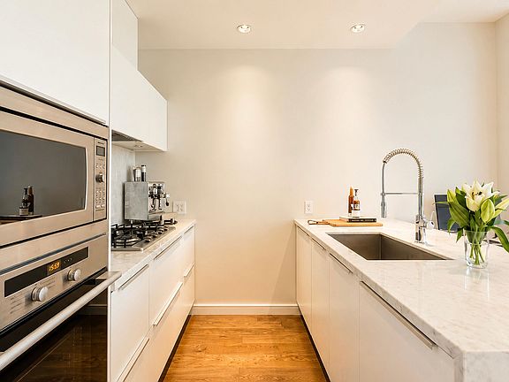 5th image of 1633 Ontario St #406
