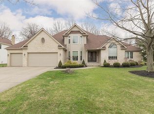 601 Williamsburg Dr, Highland Heights, OH 44143