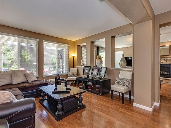 3rd image of 1283 Tavistock Ln