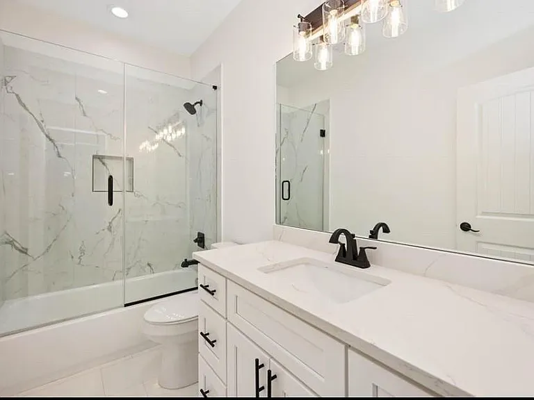 4508 Noble St — Photo 11