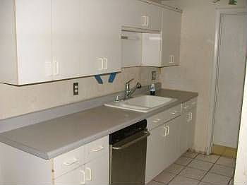 4th image of 413 E Dearborn St