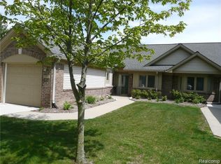 21372 Mulberry Ct, Farmington, MI