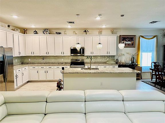 4th image of 944 Old Windsor Way