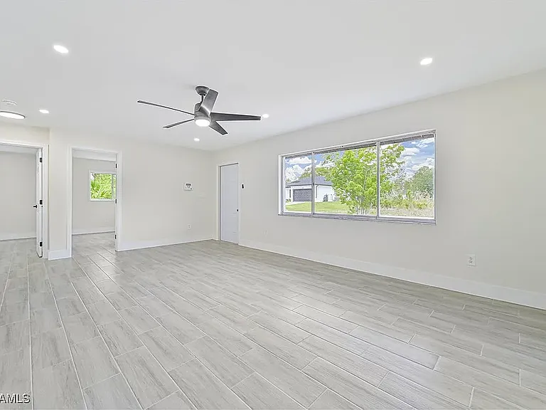 1608 Henry Ave — Photo 7
