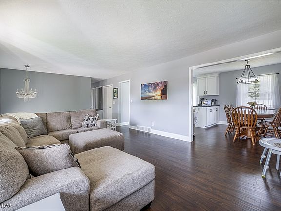 5th image of 17162 Park Lane Dr