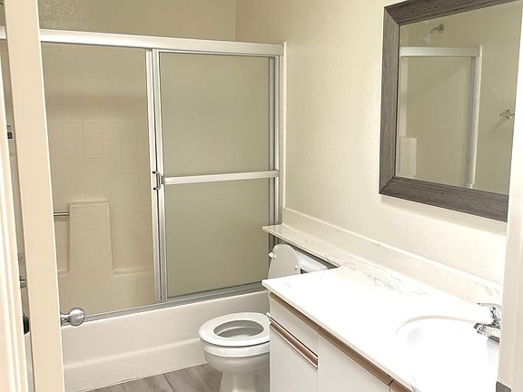 5th image of 1749 Federal Ave #8