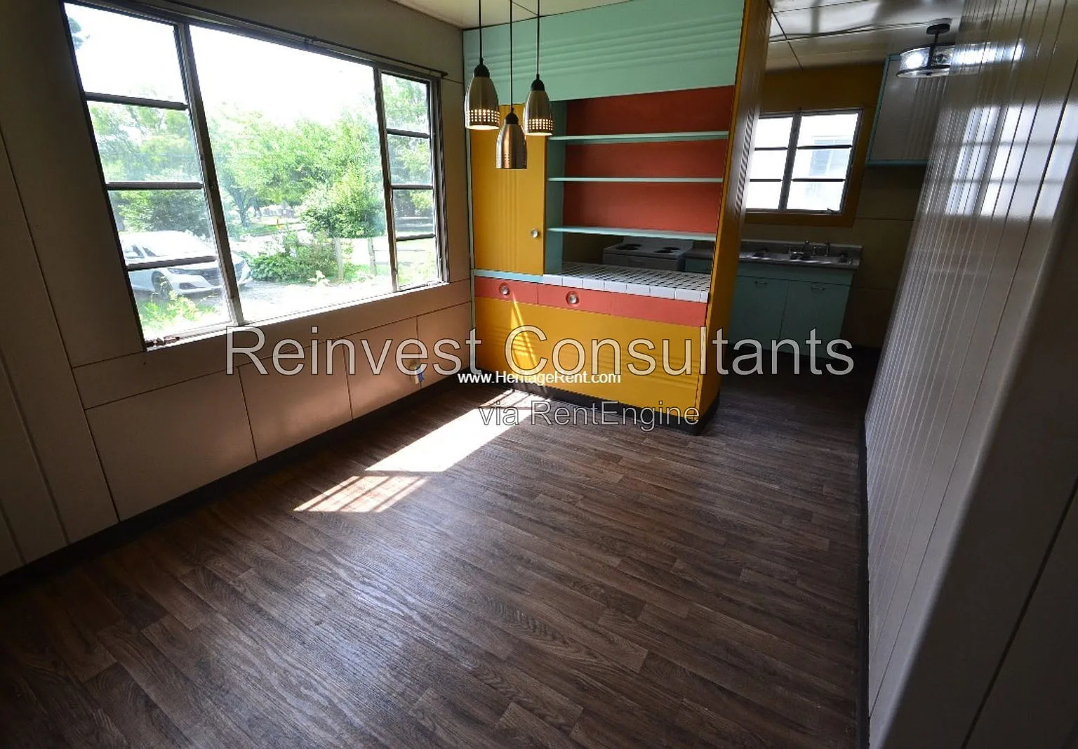 2 bed, 1.0 bath, 1050 sqft, $1,295 — Photo 2
