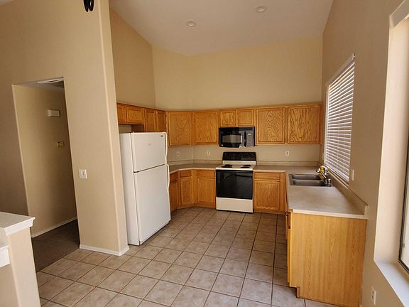 3rd image of 9262 E Lindner Ave