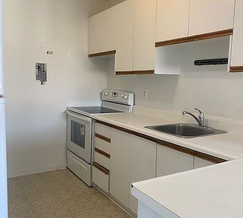 3rd image of 129 Danforth Ave #3