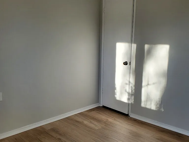 411 Sussex Dr — Photo 9