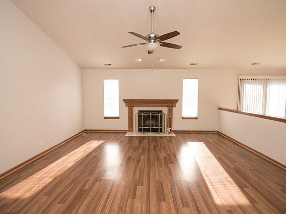 3rd image of 2331 Depauw Ct