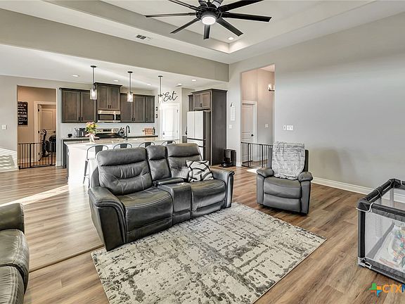 5th image of 220 Whitetail Ln