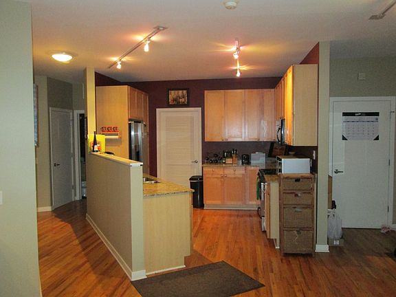 2nd image of 912 W Chicago Ave #303