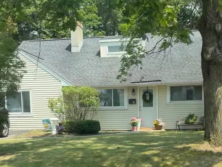18 Briarwood Rd — Photo 2