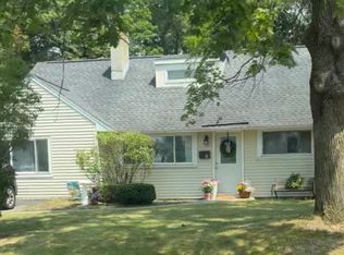 18 Briarwood Rd, Loudonville, NY 12211