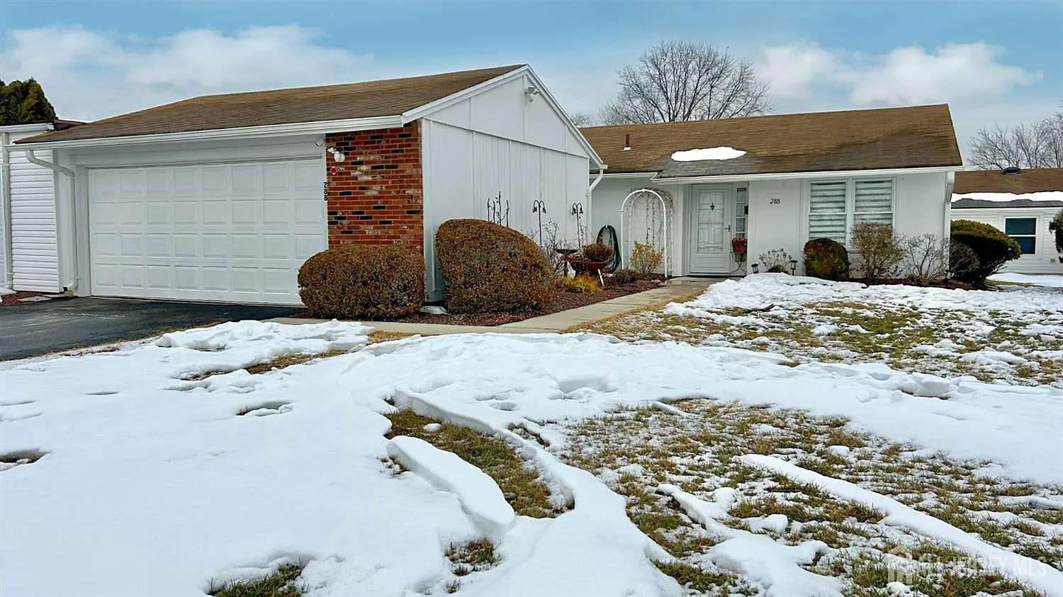 28B Larch Plz photo 1