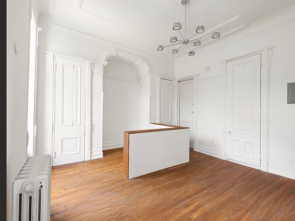 3rd image of 533 Washington Ave APT 1B