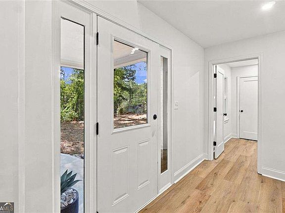 3rd image of 200 Riverside Dr