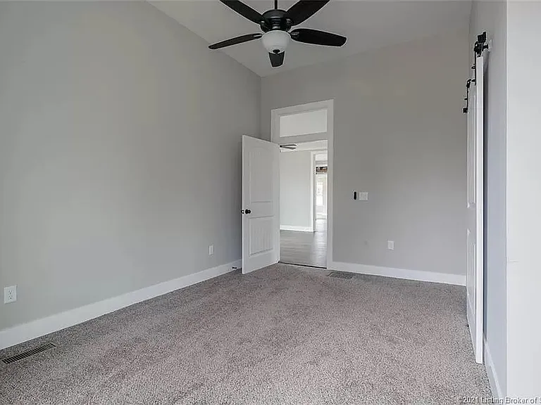 532 E Chestnut St — Photo 8
