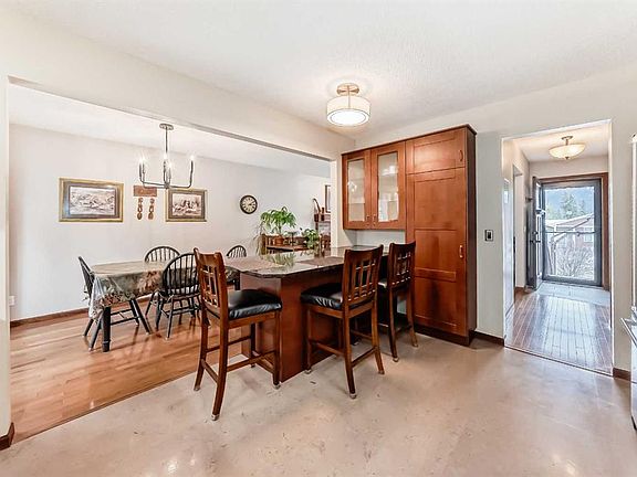 3rd image of 104 S Kodiak Rd