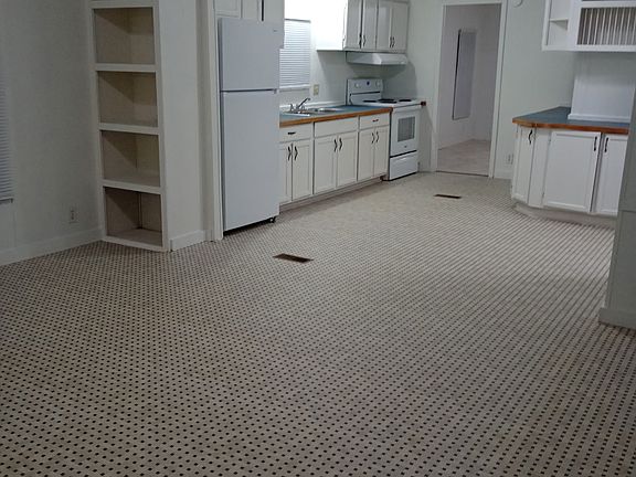 5th image of 406 Belle Oaks Dr W