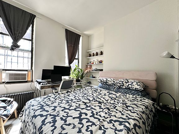 3rd image of 426 E 66th St APT 1RW