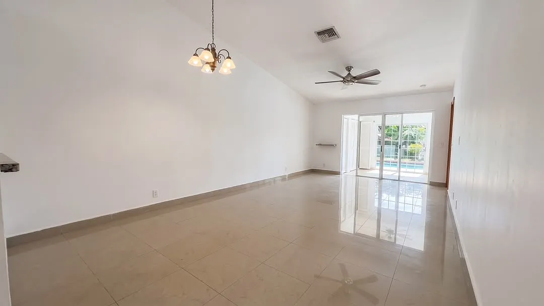 3 bed, $2,900 — Photo 4
