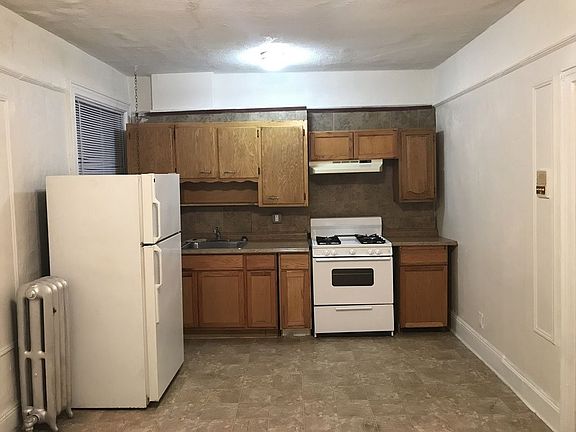 5th image of 2313 28th Ave APT 3F