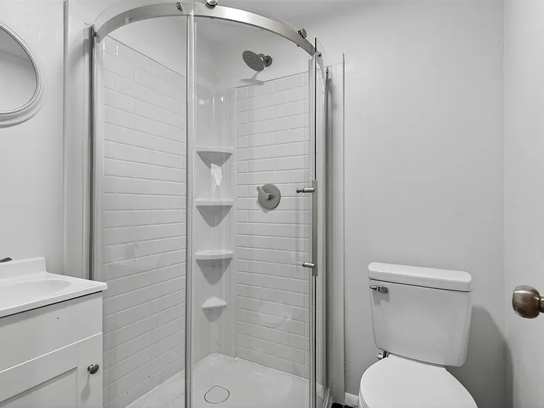 366 SE Wilshire Ave — Photo 4
