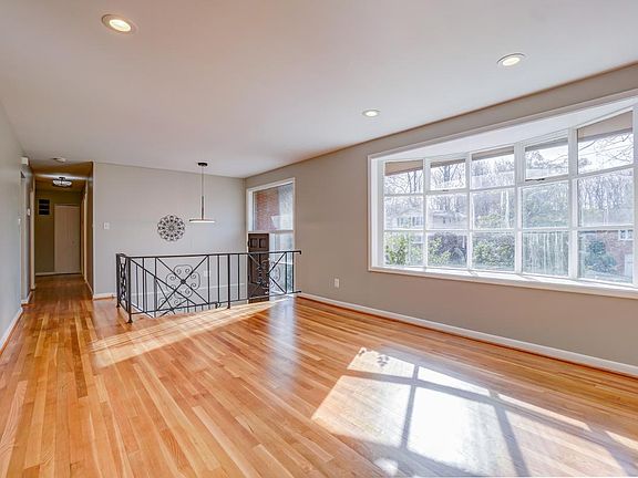 4th image of 6417 Earlham Dr