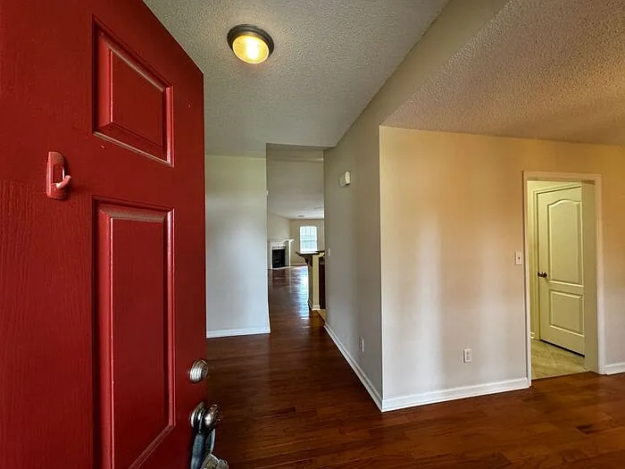 4 bed, 3.0 bath, 2430 sqft, $1,995 — Photo 4