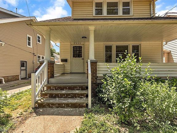 3rd image of 2225 Roanoke Ave